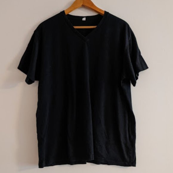 Uniqlo Other - Uniqlo Black V-Neck T-Shirt Size XXL